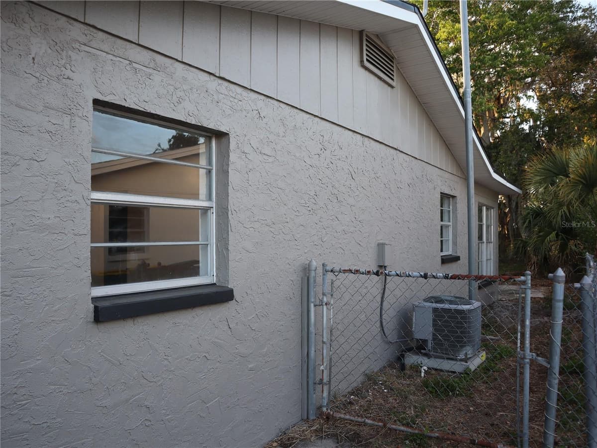 703 VENUS DRIVE — photo 11 of 14