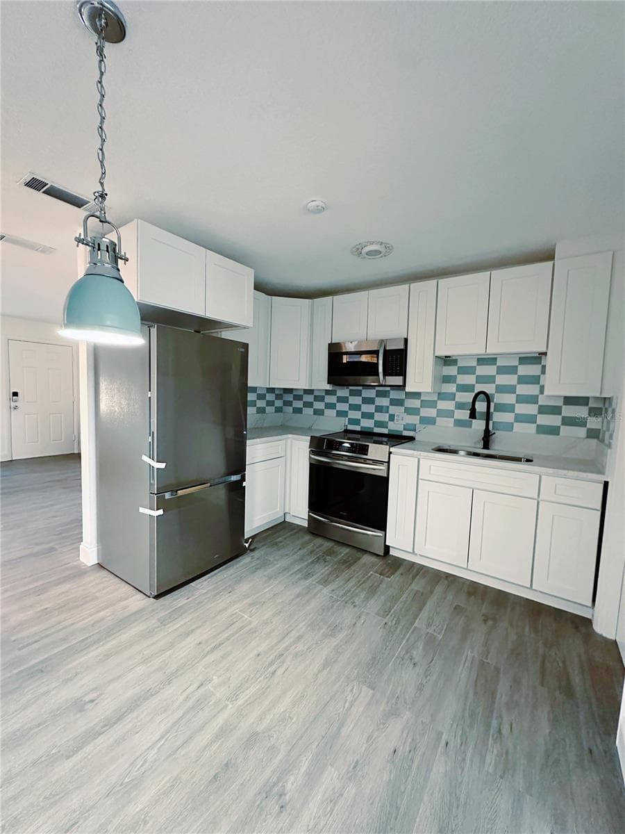 703 VENUS DRIVE — photo 3 of 14