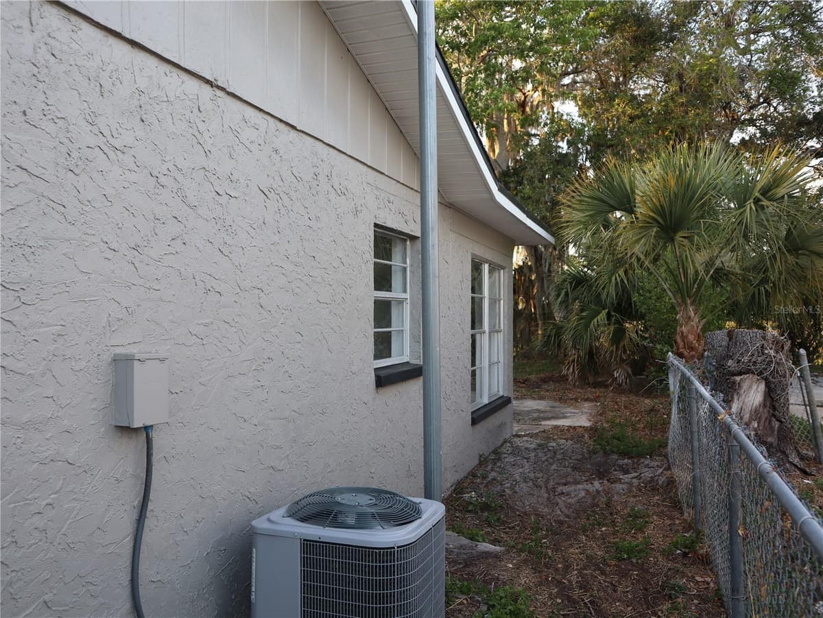 703 VENUS DRIVE — photo 12 of 14