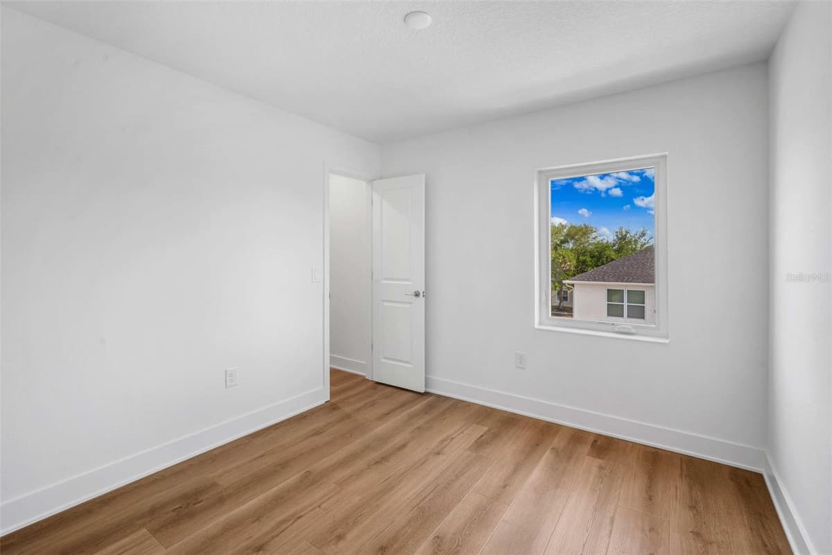 2711 NORTH B STREET — photo 24 of 31
