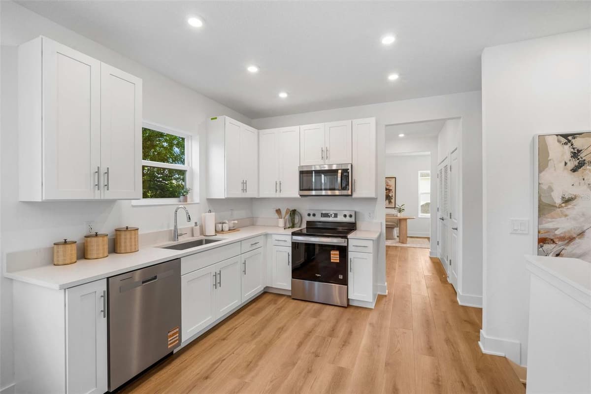 2711 NORTH B STREET — photo 8 of 31