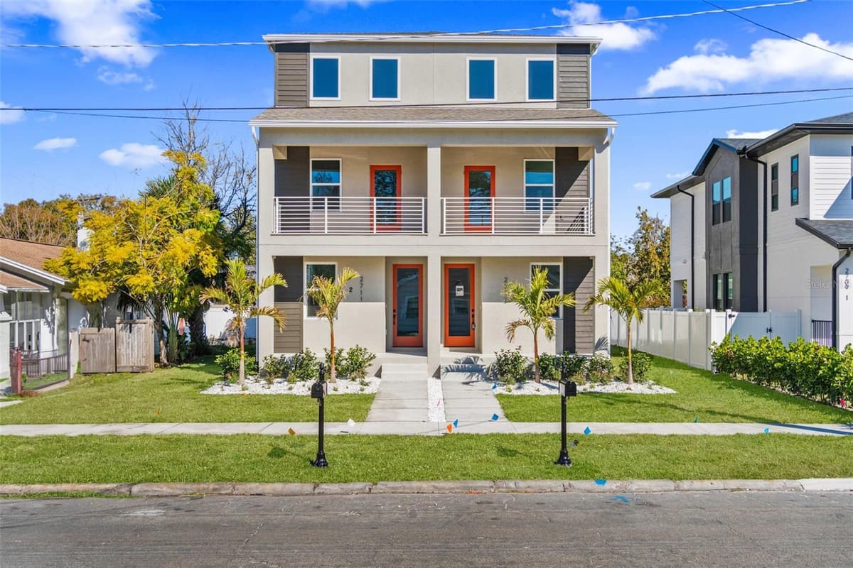 2711 NORTH B STREET — photo 1 of 31