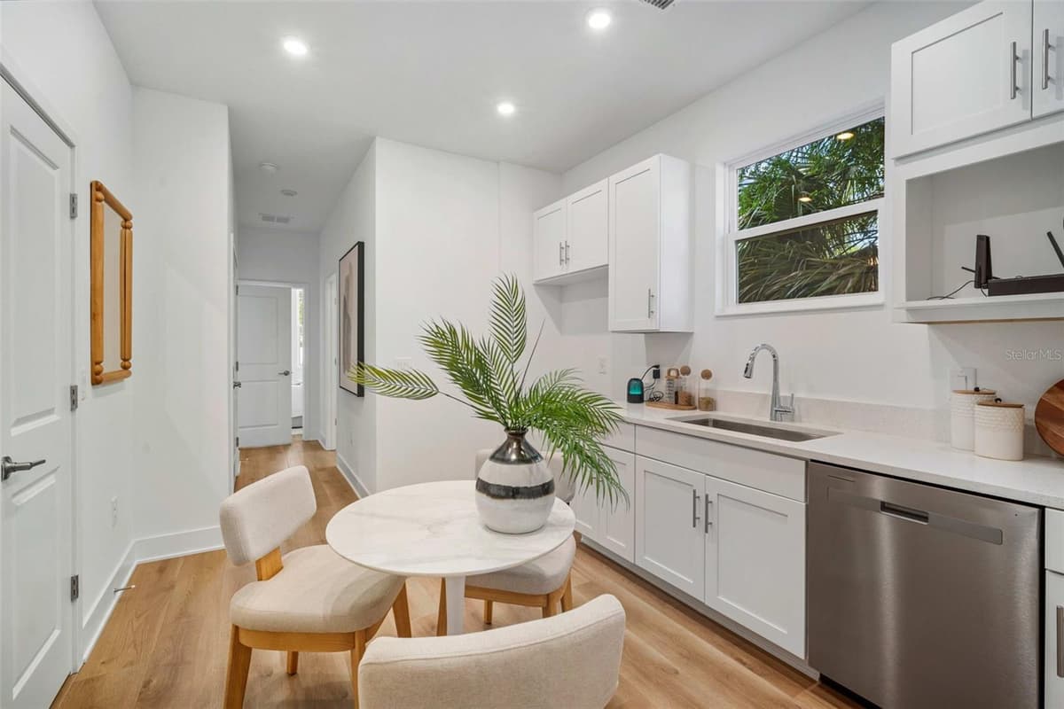 2711 NORTH B STREET — photo 13 of 31