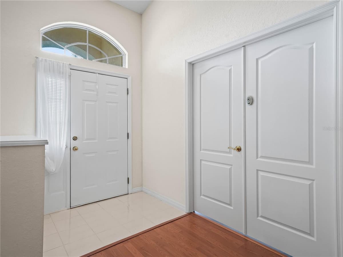 530 GREENWAY DRIVE — photo 6 of 37