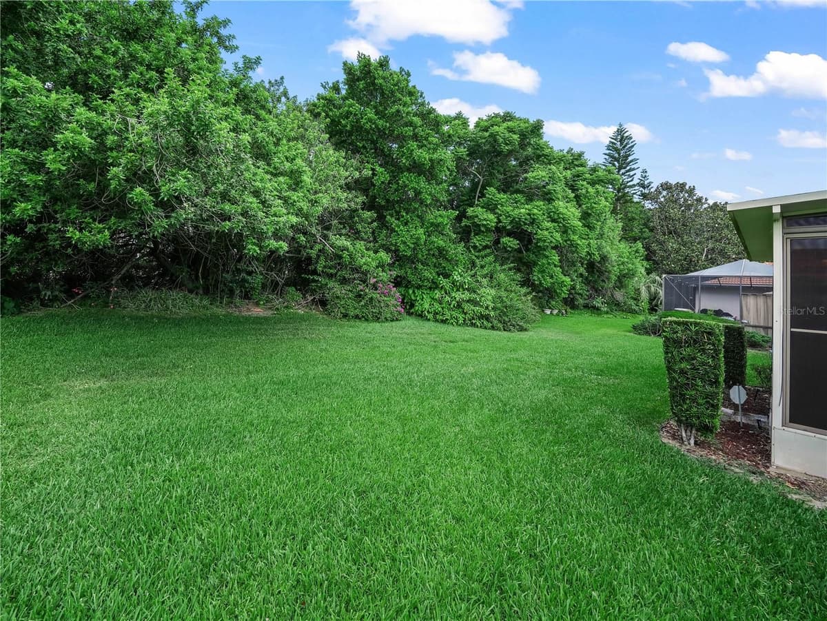 530 GREENWAY DRIVE — photo 32 of 37