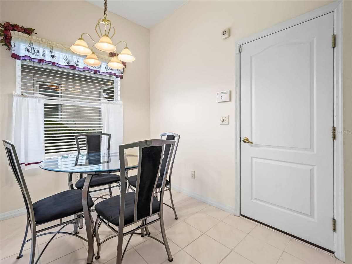 530 GREENWAY DRIVE — photo 14 of 37