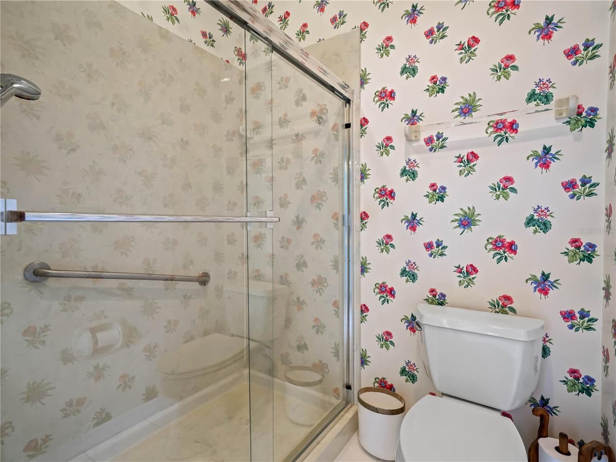 530 GREENWAY DRIVE — photo 19 of 37