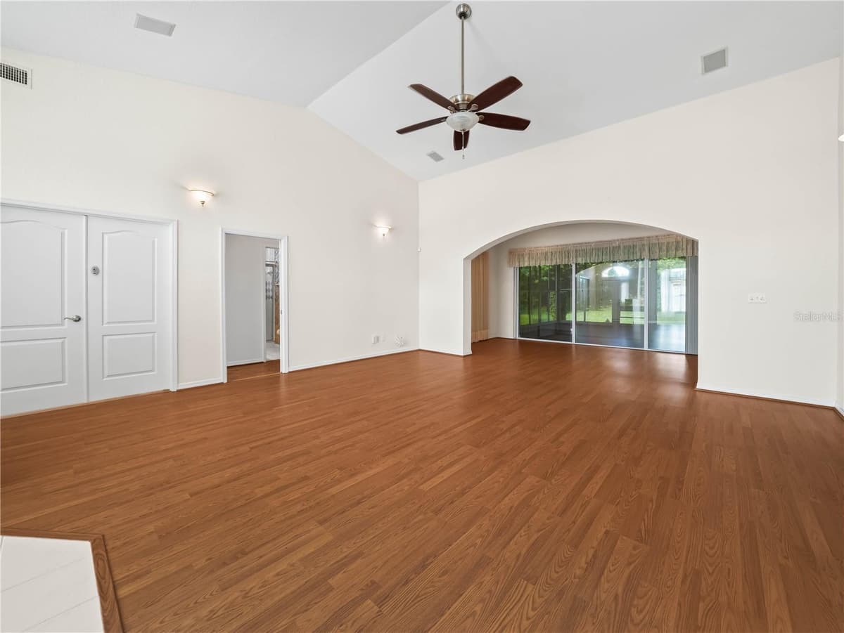 530 GREENWAY DRIVE — photo 7 of 37