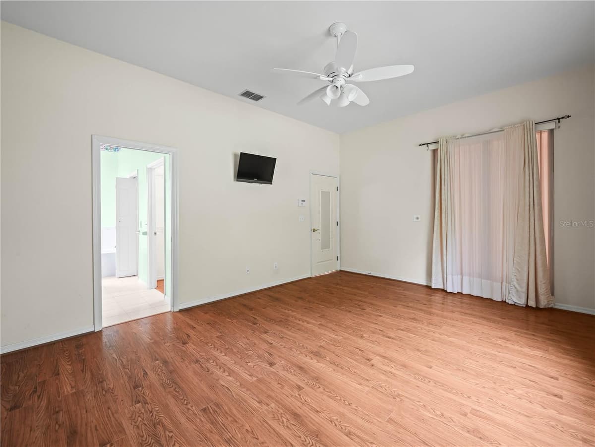 530 GREENWAY DRIVE — photo 16 of 37