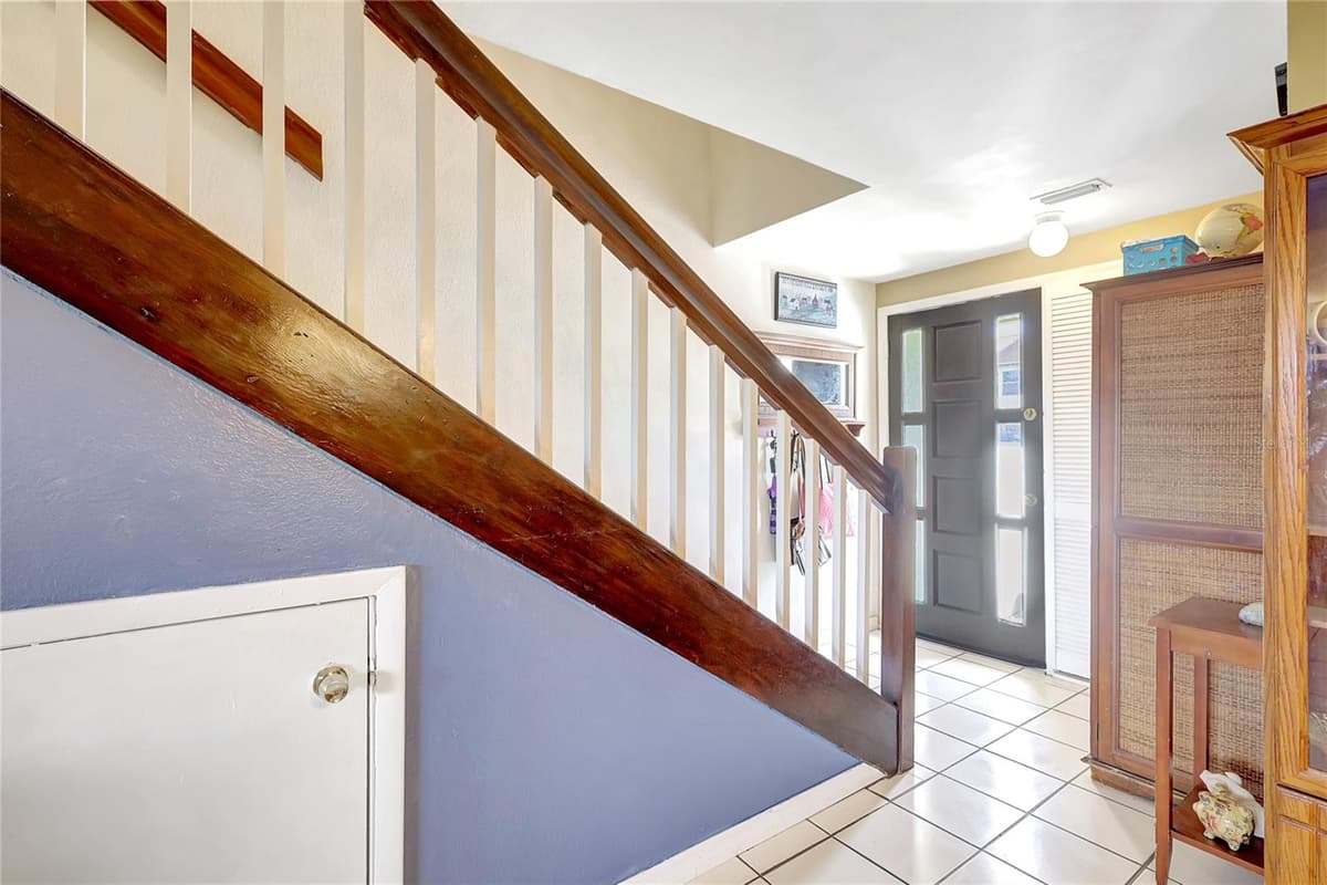 2811 PINES DRIVE — photo 14 of 31