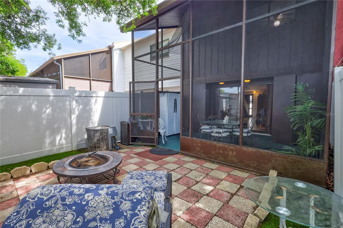 2811 PINES DRIVE — photo 12 of 31