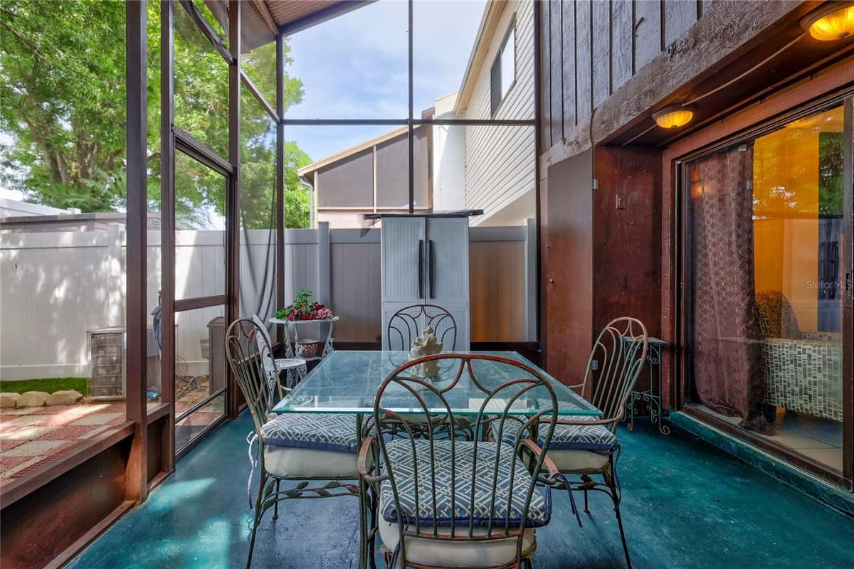 2811 PINES DRIVE — photo 11 of 31