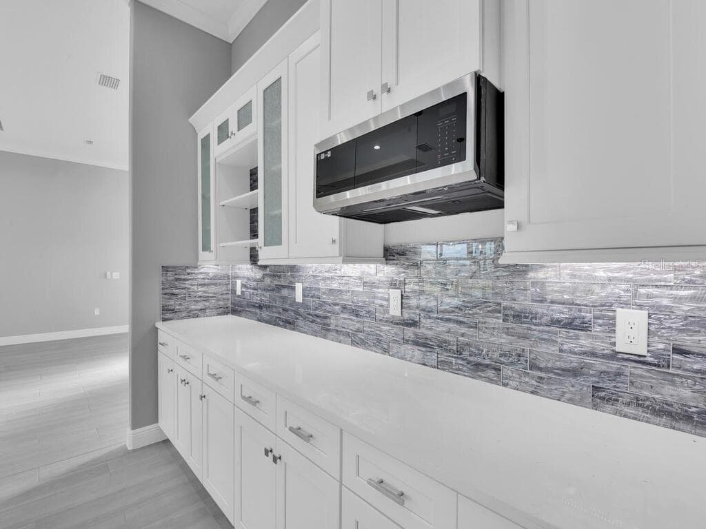 193 ROTONDA BOULEVARD — photo 13 of 36