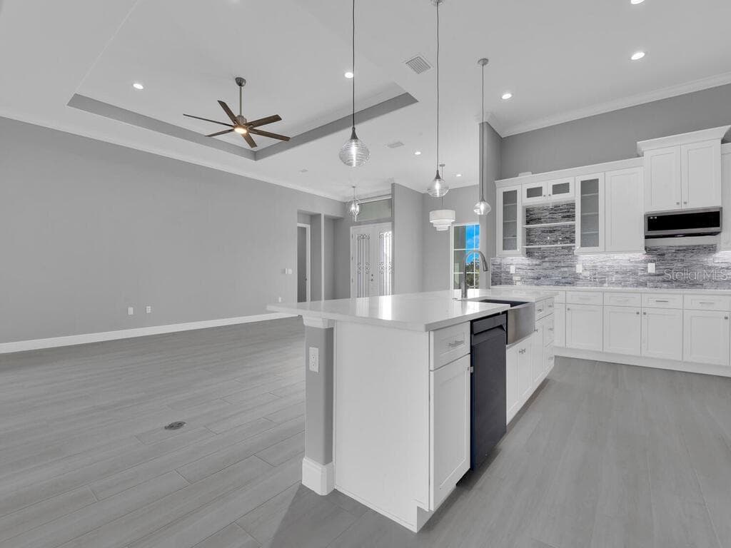 193 ROTONDA BOULEVARD — photo 14 of 36