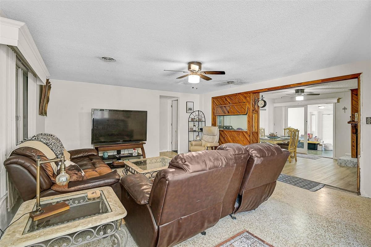 4420 101ST STREET — photo 13 of 39