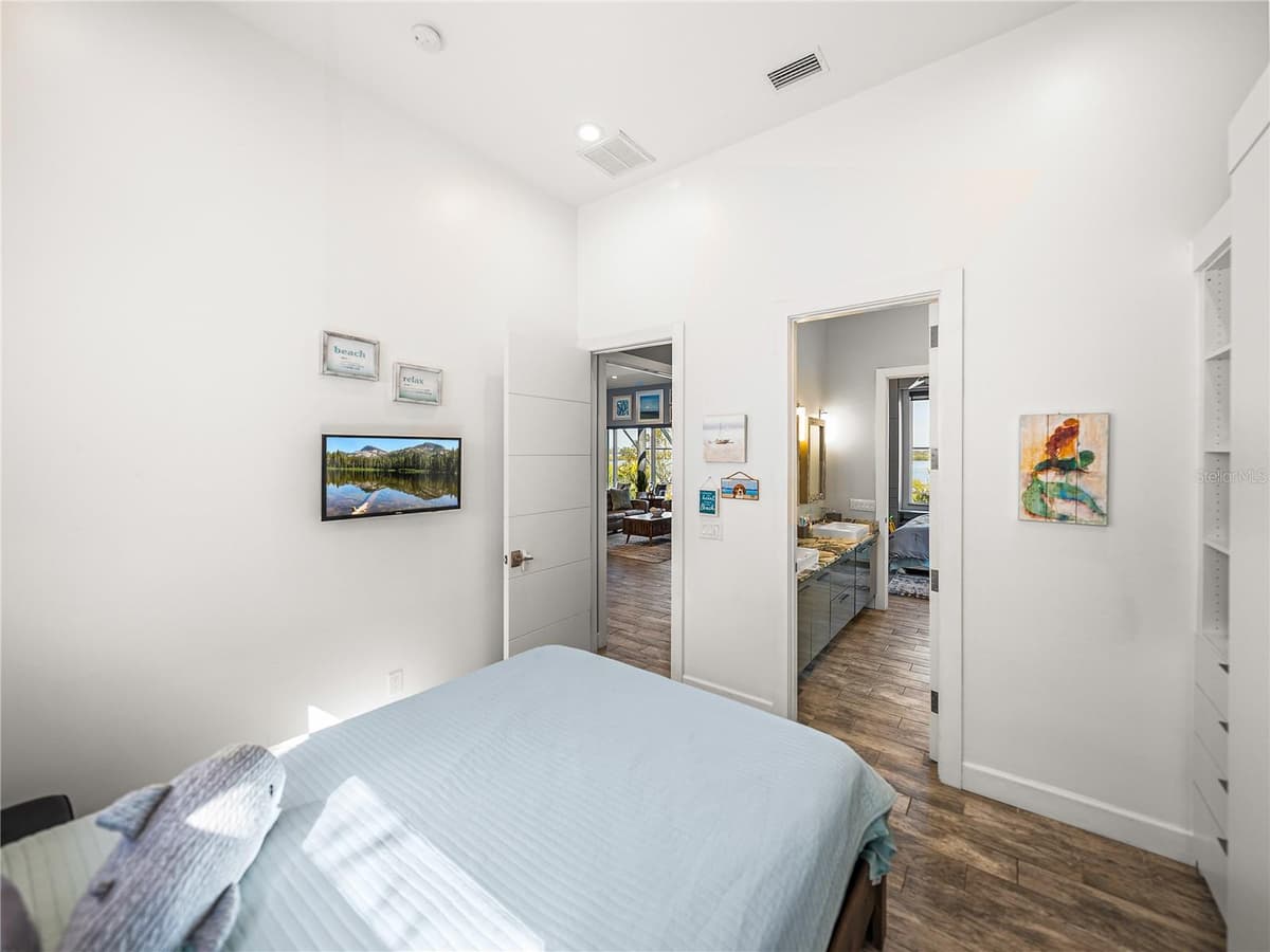 3484 SHORE DRIVE — photo 35 of 70