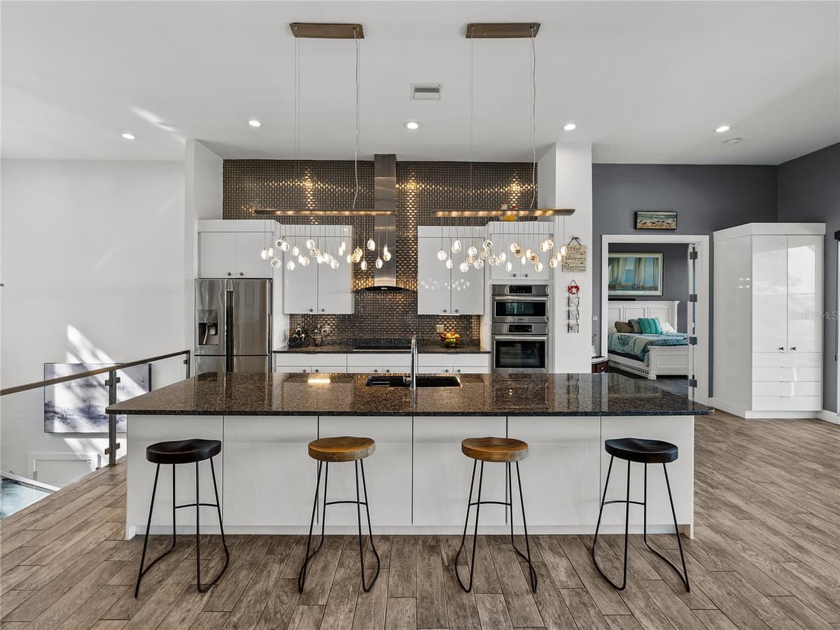 3484 SHORE DRIVE — photo 17 of 70