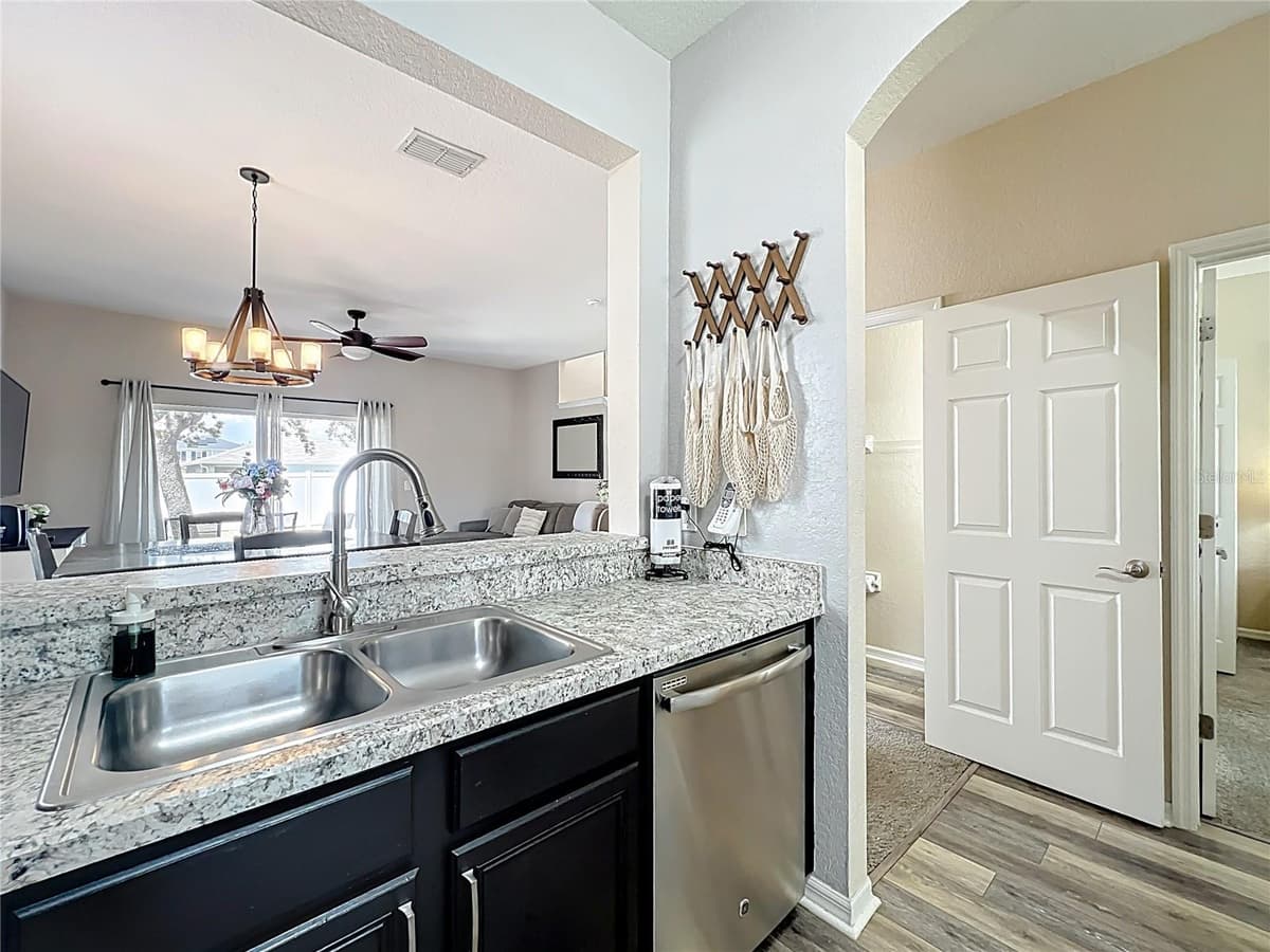 2744 CALABRIA AVENUE — photo 12 of 59
