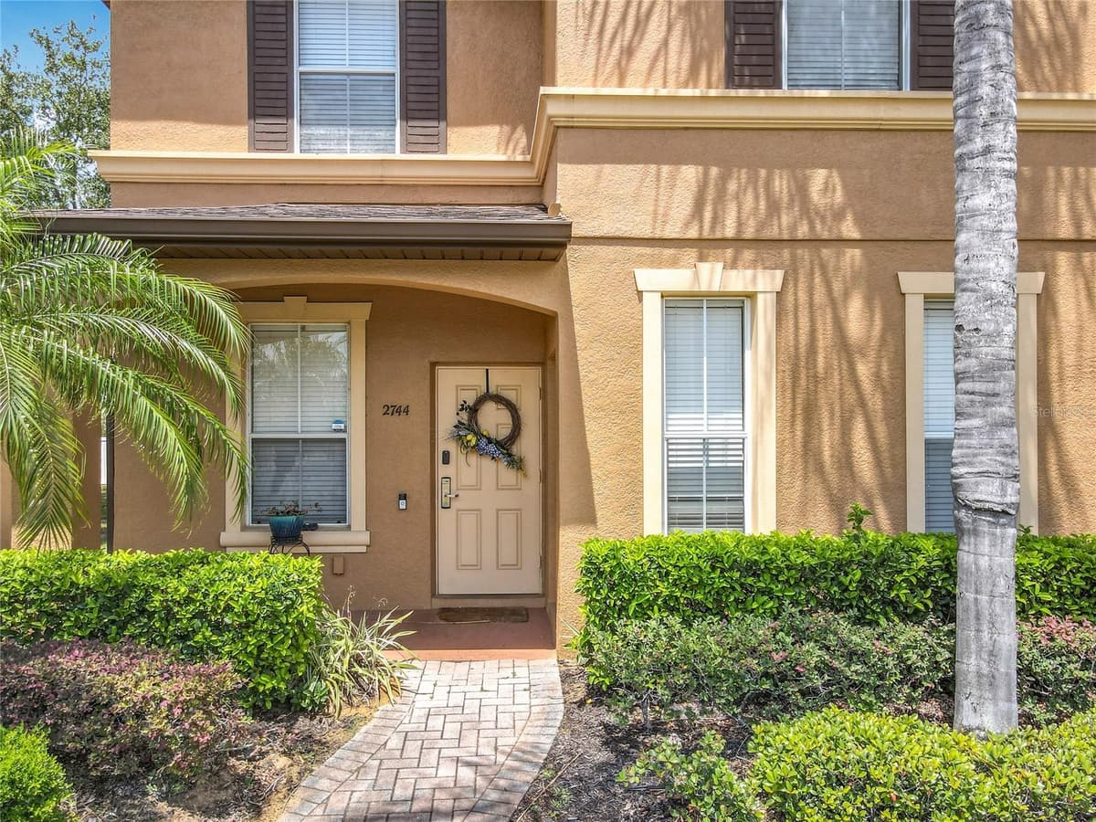 2744 CALABRIA AVENUE — photo 4 of 59