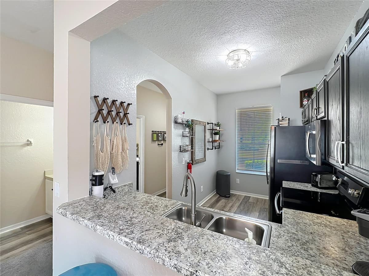 2744 CALABRIA AVENUE — photo 15 of 59