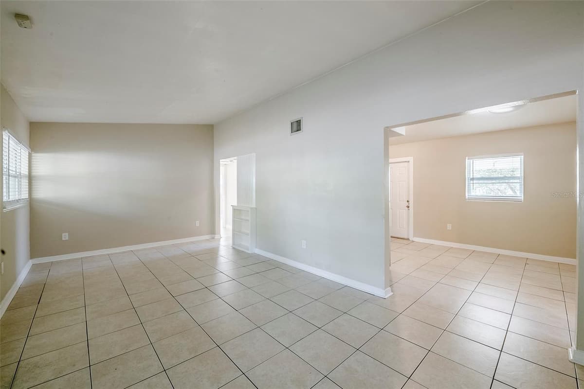4124 CAYWOOD CIRCLE — photo 5 of 37