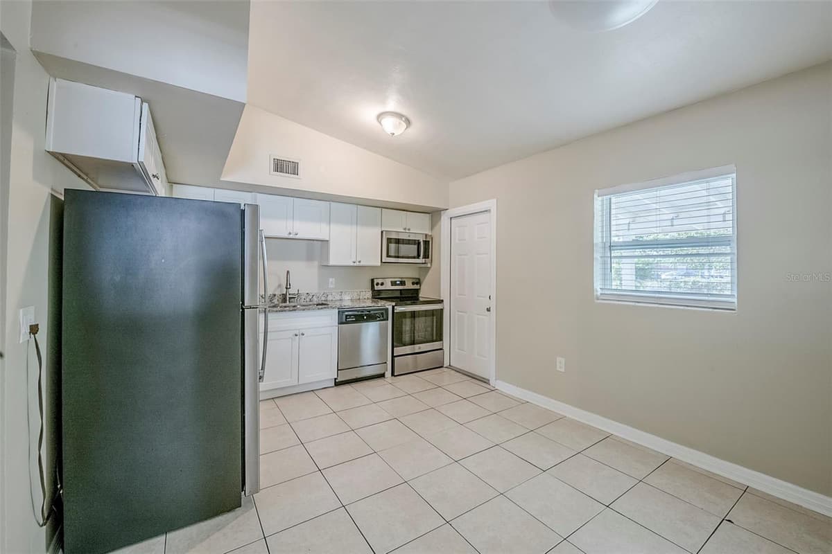 4124 CAYWOOD CIRCLE — photo 10 of 37