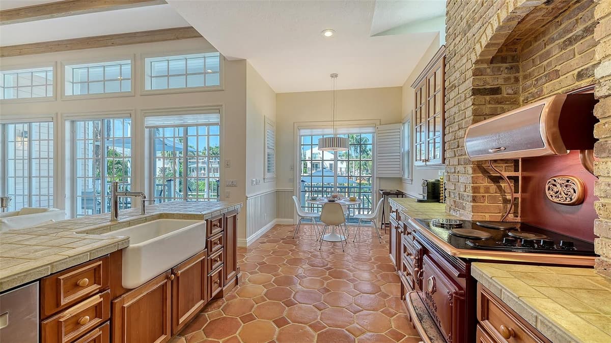 5024 COMMONWEALTH DRIVE — photo 20 of 50