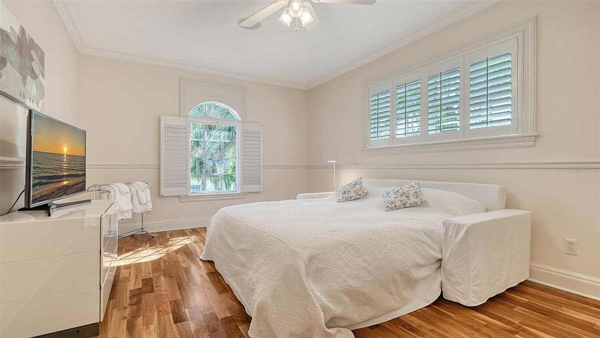 5024 COMMONWEALTH DRIVE — photo 41 of 50