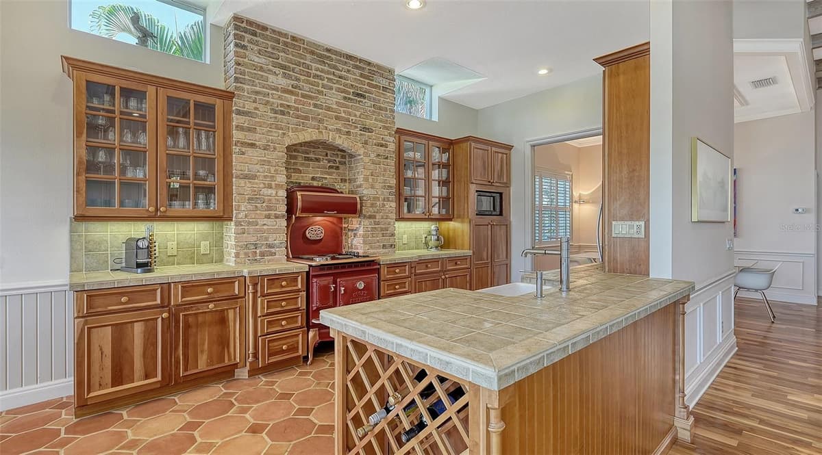 5024 COMMONWEALTH DRIVE — photo 16 of 50