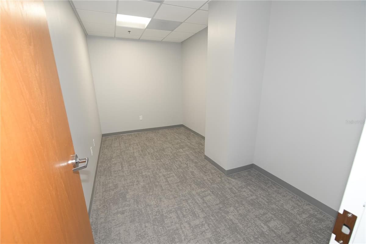 225 ROBINSON STREET — photo 28 of 37