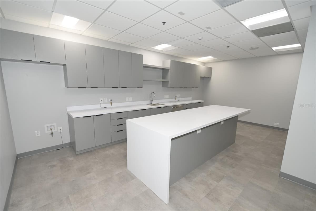 225 ROBINSON STREET — photo 27 of 37