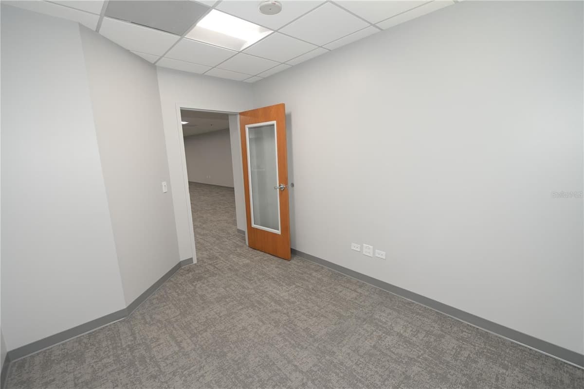 225 ROBINSON STREET — photo 26 of 37