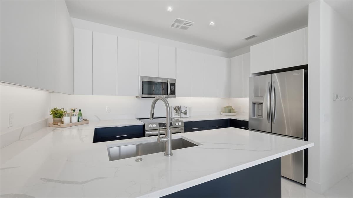 430 KUMQUAT COURT — photo 15 of 92