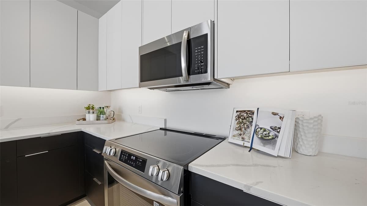 430 KUMQUAT COURT — photo 17 of 92