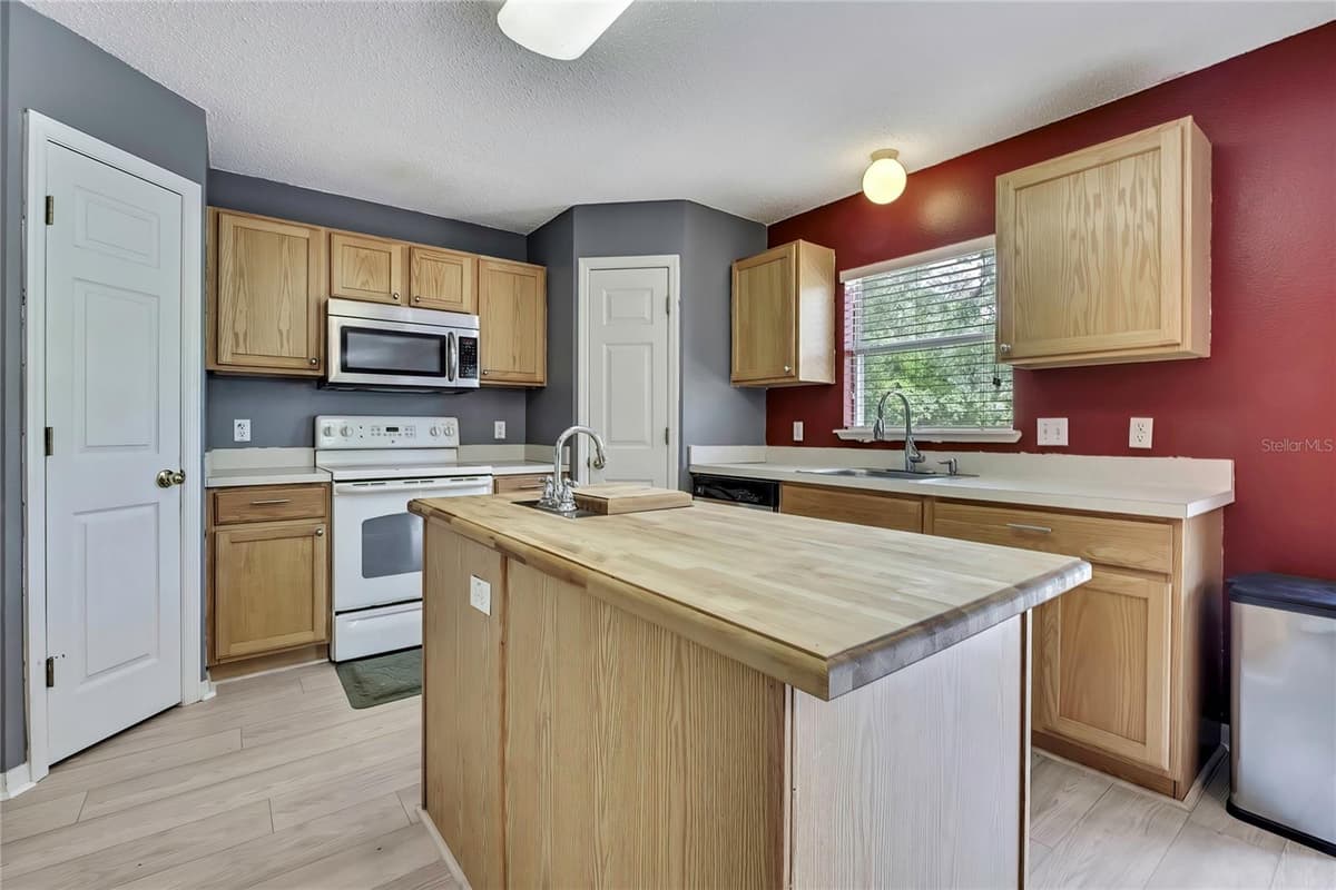 11257 PERSIMMON AVENUE — photo 38 of 50