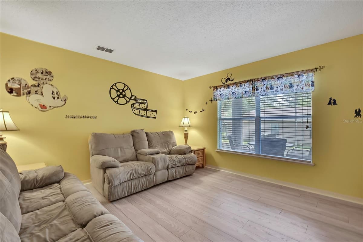 11257 PERSIMMON AVENUE — photo 6 of 50