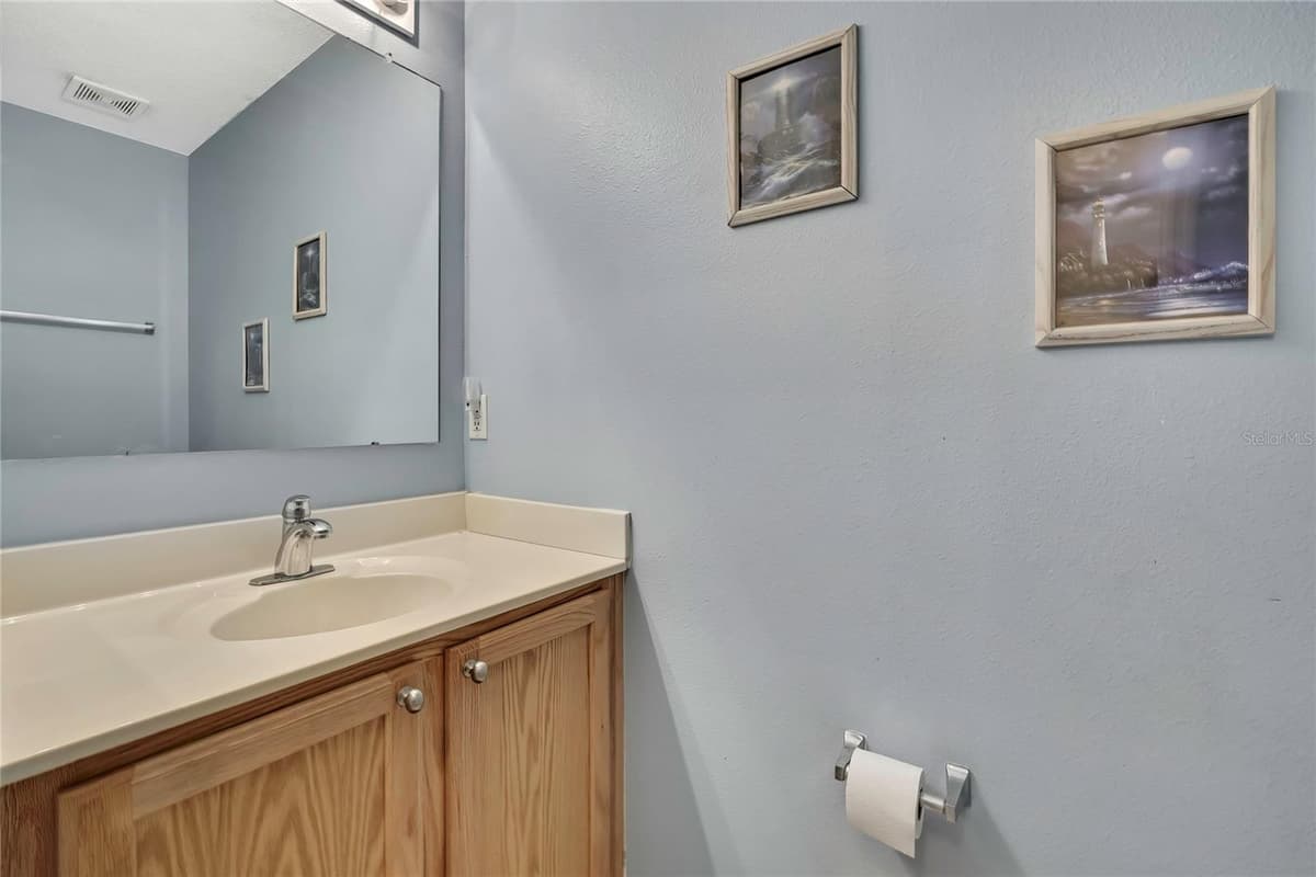 11257 PERSIMMON AVENUE — photo 9 of 50