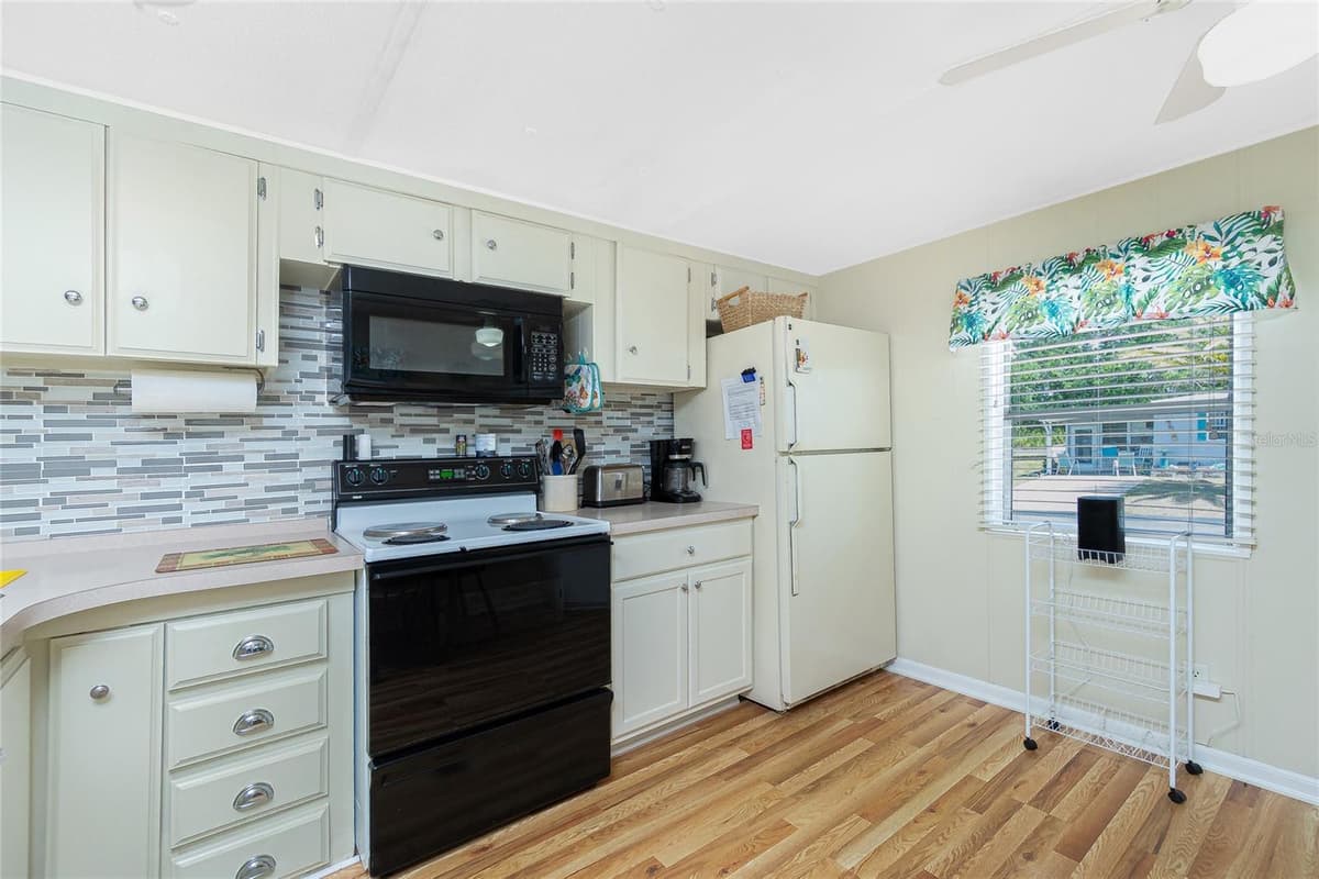 7313 DESANT LANE — photo 7 of 44