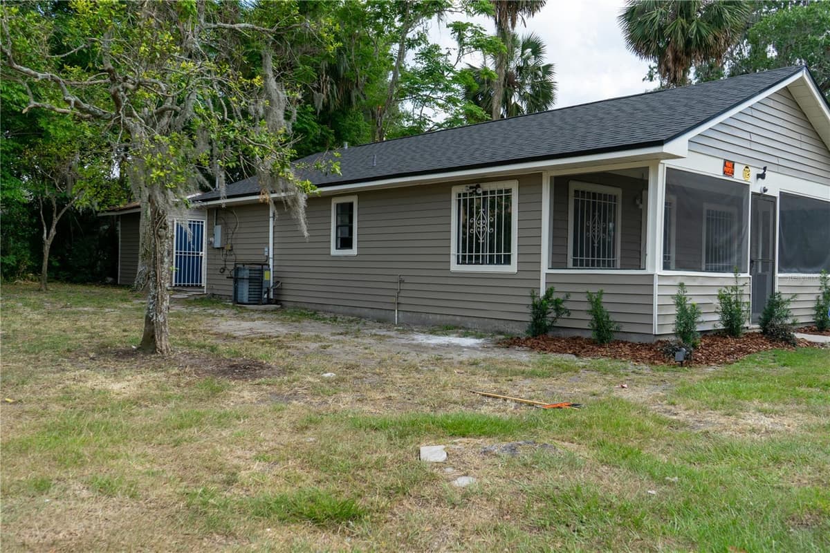 1307 RAILROAD AVENUE — photo 8 of 10