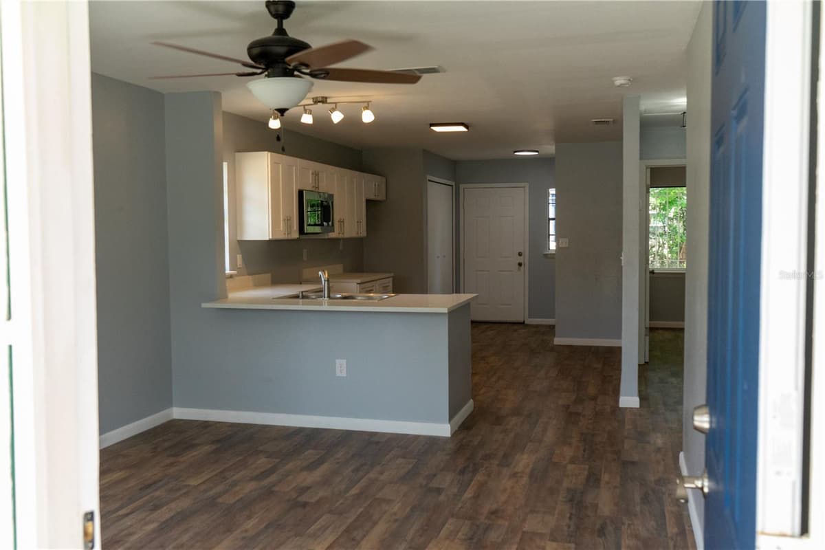 1307 RAILROAD AVENUE — photo 3 of 10