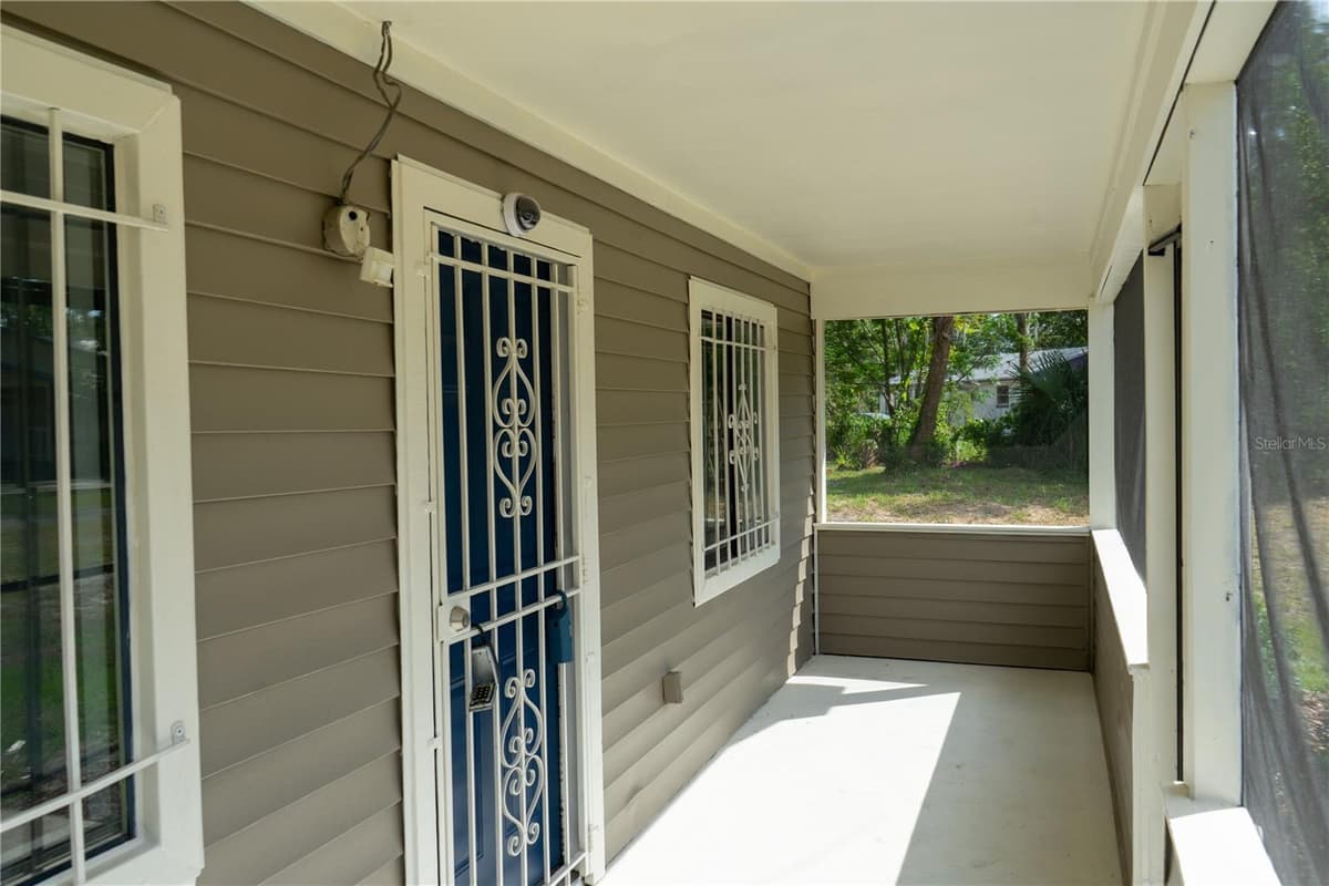1307 RAILROAD AVENUE — photo 2 of 10