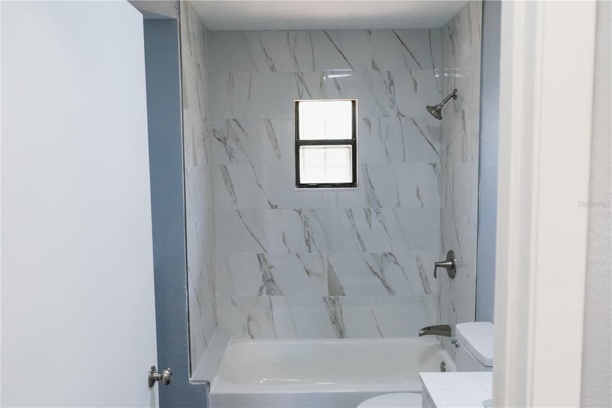 1307 RAILROAD AVENUE — photo 7 of 10