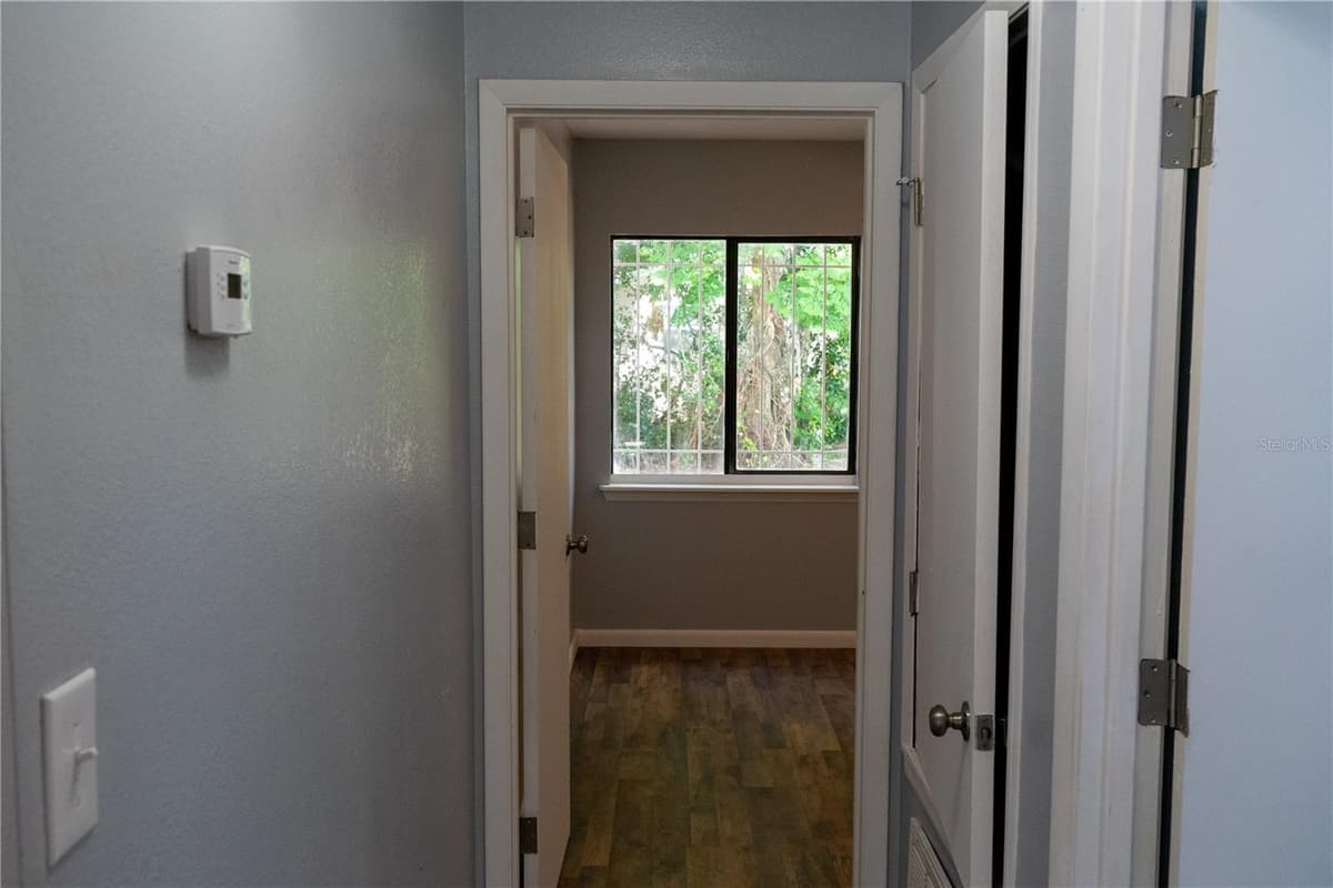 1307 RAILROAD AVENUE — photo 5 of 10