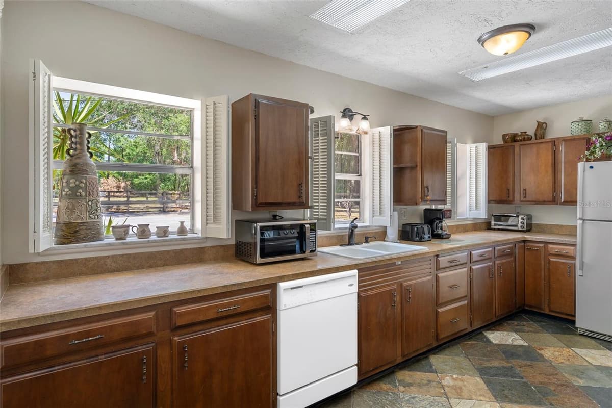 3729 LECANTO HIGHWAY — photo 41 of 84