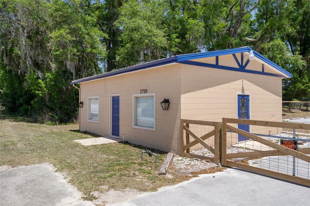 3729 LECANTO HIGHWAY — photo 3 of 84