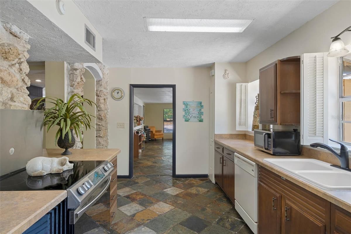 3729 LECANTO HIGHWAY — photo 43 of 84