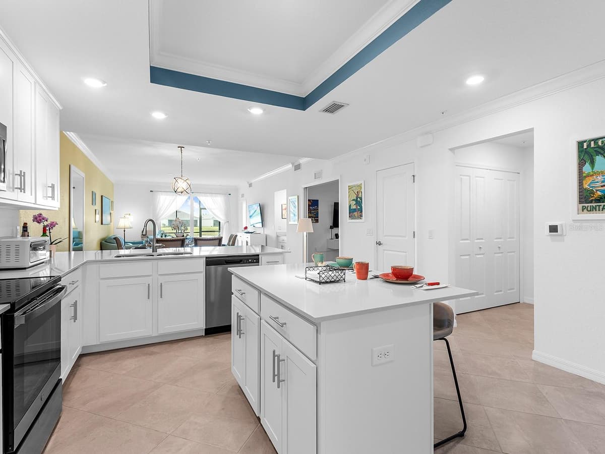 14214 HERITAGE LANDING BOULEVARD — photo 13 of 92