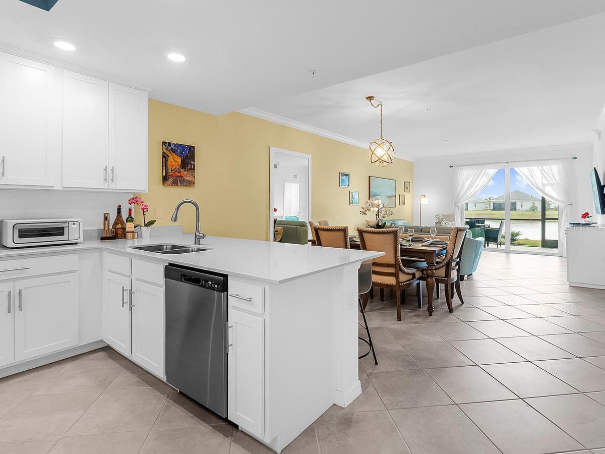 14214 HERITAGE LANDING BOULEVARD — photo 15 of 92