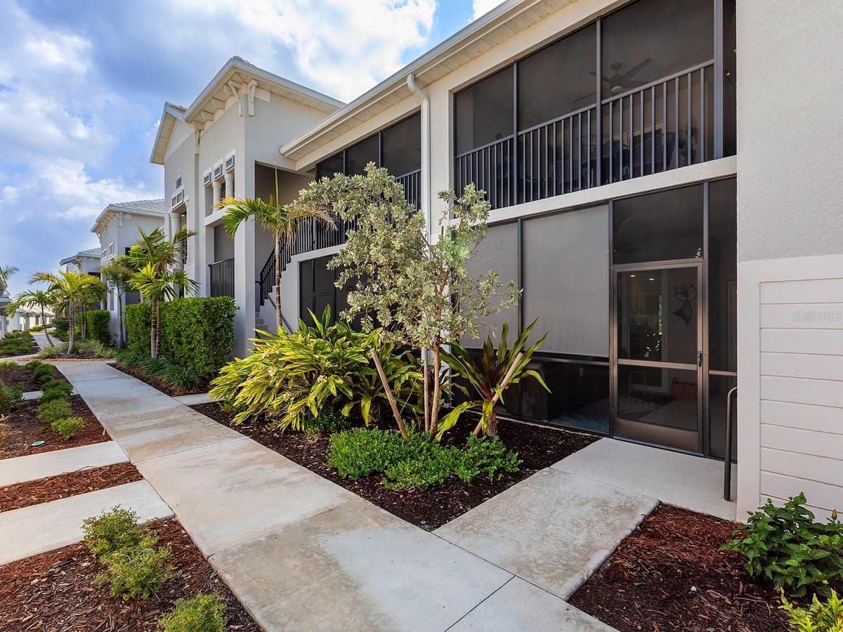 14214 HERITAGE LANDING BOULEVARD — photo 6 of 92