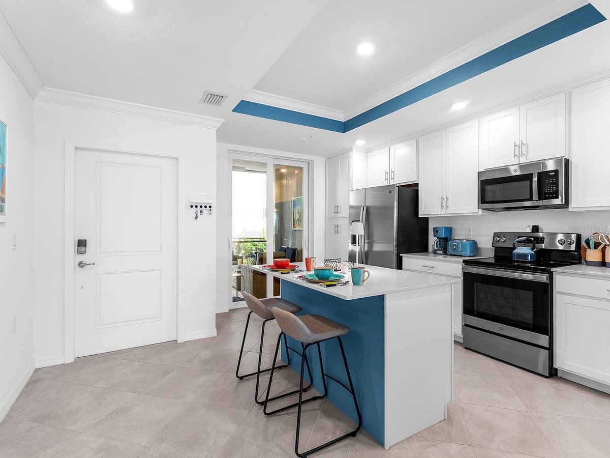 14214 HERITAGE LANDING BOULEVARD — photo 10 of 92